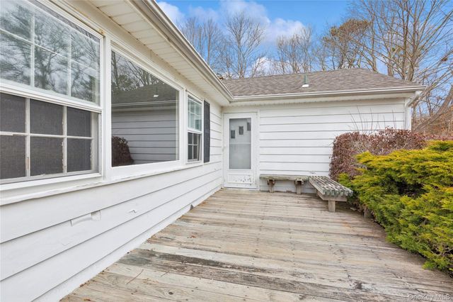 4 E Rampasture Road, Hampton Bays, NY 11946