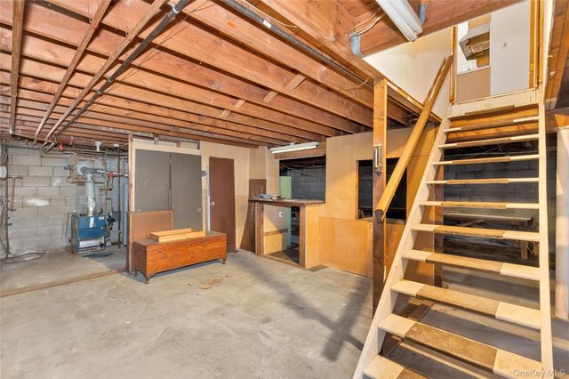 4 E Rampasture Road, Hampton Bays, NY 11946