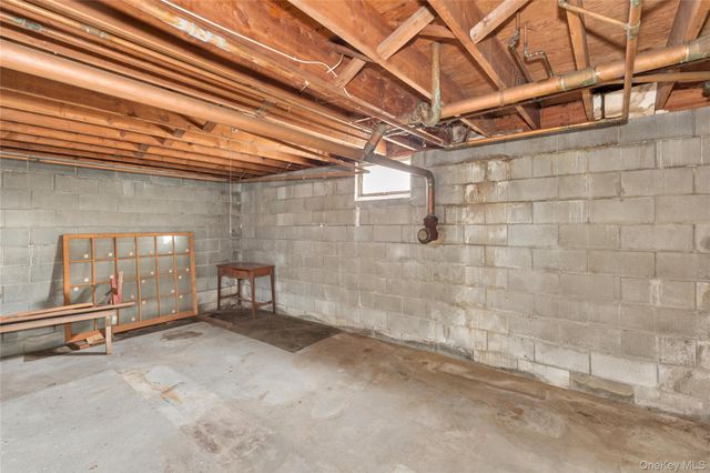 4 E Rampasture Road, Hampton Bays, NY 11946