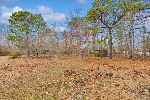 4 E Rampasture Road, Hampton Bays, NY 11946