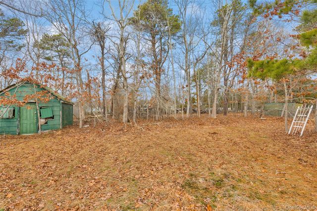 4 E Rampasture Road, Hampton Bays, NY 11946