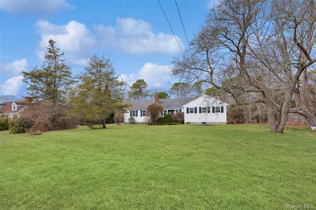 4 E Rampasture Road, Hampton Bays, NY 11946