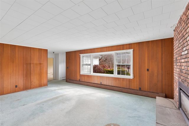 4 E Rampasture Road, Hampton Bays, NY 11946