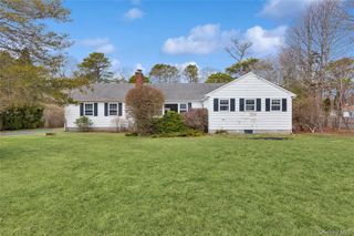 4 E Rampasture Road, Hampton Bays, NY 11946
