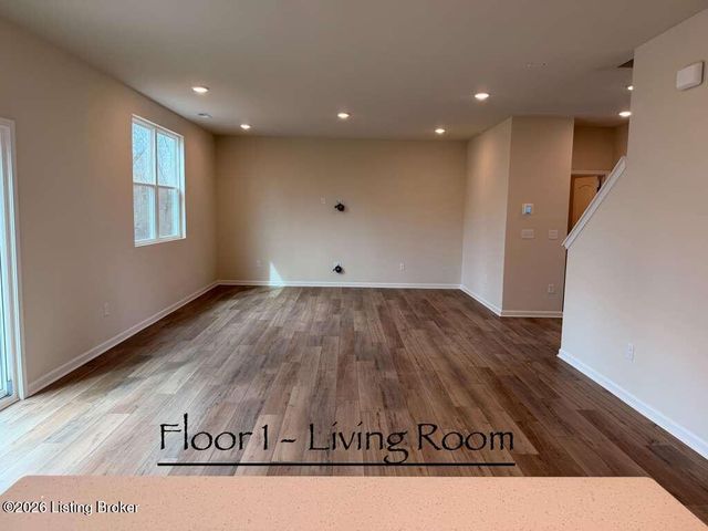 2019 Lyndon Green Cir, Lyndon, KY 40242