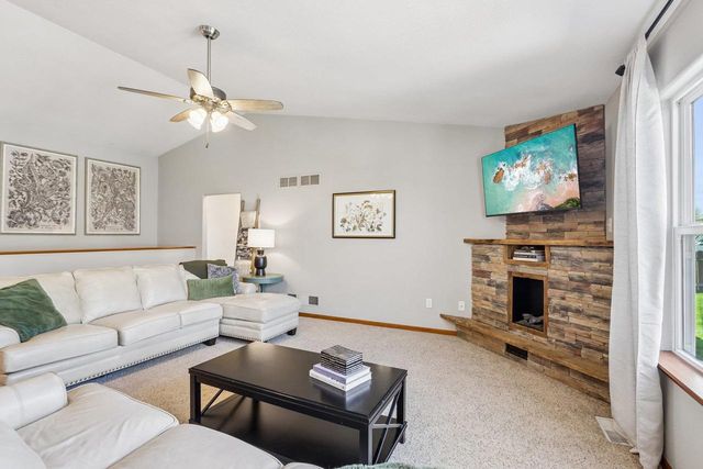 1120 Black Walnut Pass, Johnson Creek, WI 53038