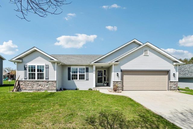 1120 Black Walnut Pass, Johnson Creek, WI 53038