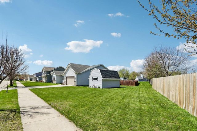 1120 Black Walnut Pass, Johnson Creek, WI 53038