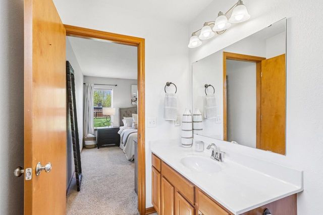 1120 Black Walnut Pass, Johnson Creek, WI 53038