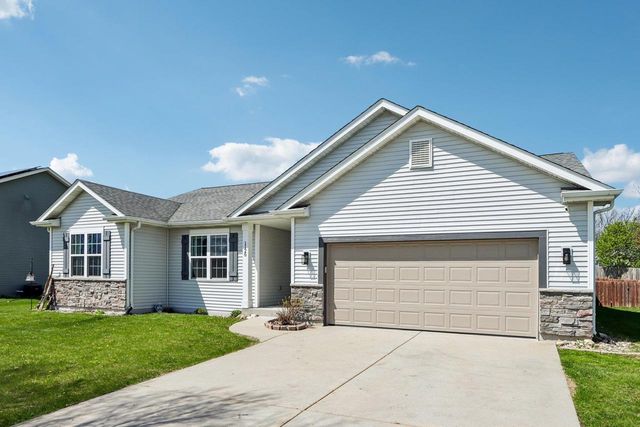 1120 Black Walnut Pass, Johnson Creek, WI 53038