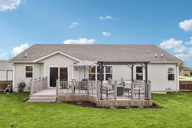 1120 Black Walnut Pass, Johnson Creek, WI 53038