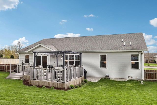 1120 Black Walnut Pass, Johnson Creek, WI 53038