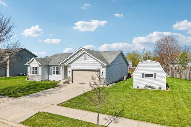 1120 Black Walnut Pass, Johnson Creek, WI 53038
