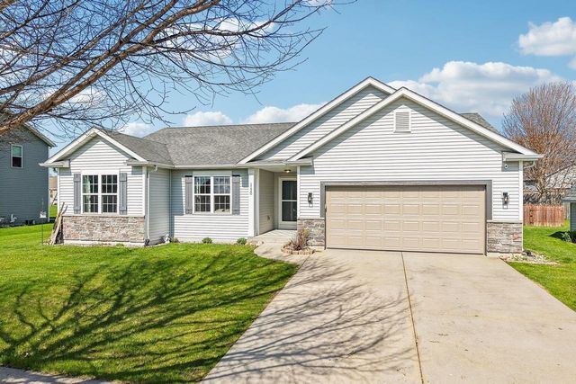 1120 Black Walnut Pass, Johnson Creek, WI 53038