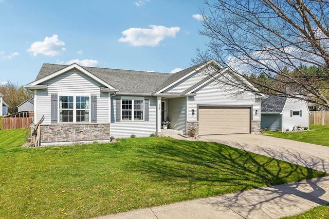 1120 Black Walnut Pass, Johnson Creek, WI 53038
