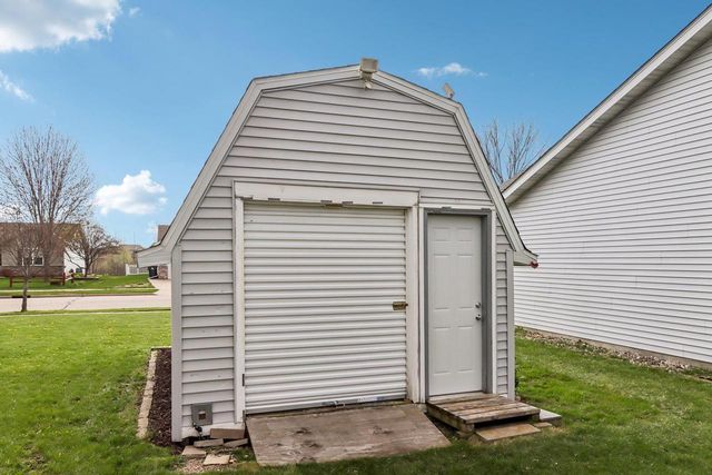 1120 Black Walnut Pass, Johnson Creek, WI 53038