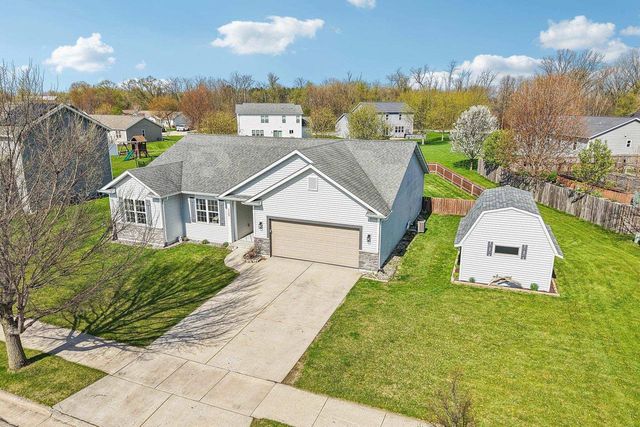 1120 Black Walnut Pass, Johnson Creek, WI 53038