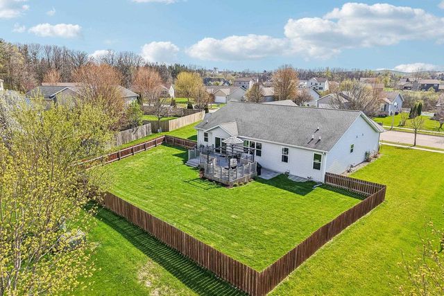 1120 Black Walnut Pass, Johnson Creek, WI 53038