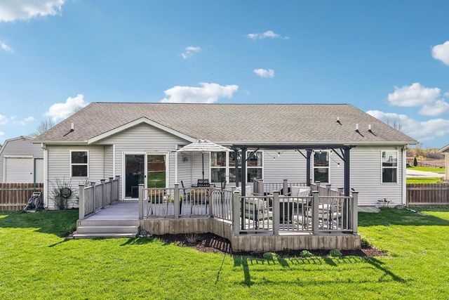 1120 Black Walnut Pass, Johnson Creek, WI 53038