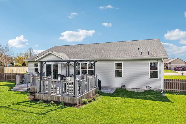 1120 Black Walnut Pass, Johnson Creek, WI 53038