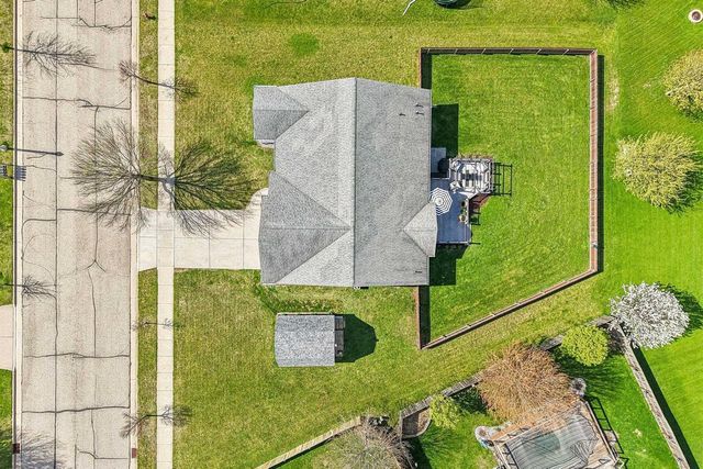 1120 Black Walnut Pass, Johnson Creek, WI 53038