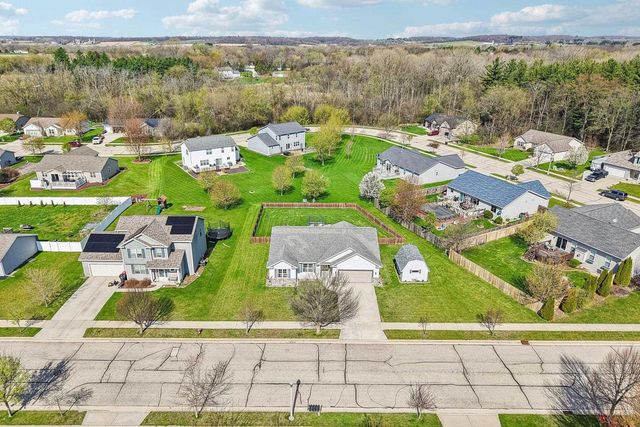 1120 Black Walnut Pass, Johnson Creek, WI 53038