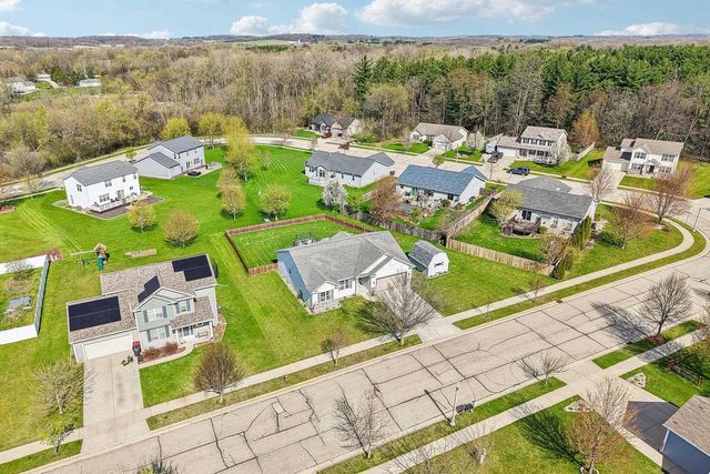 1120 Black Walnut Pass, Johnson Creek, WI 53038