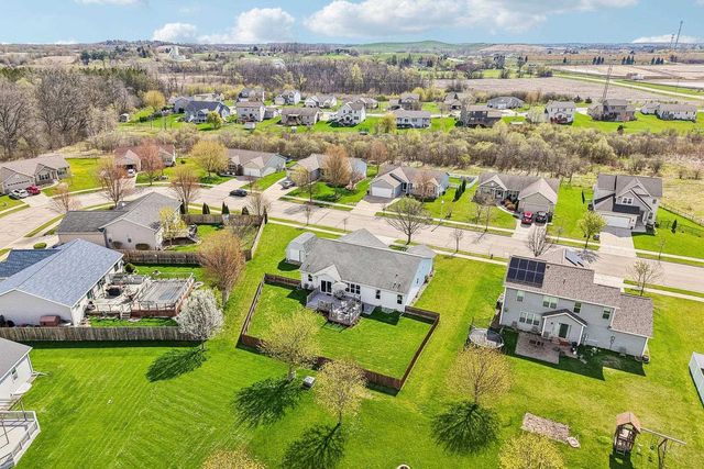 1120 Black Walnut Pass, Johnson Creek, WI 53038