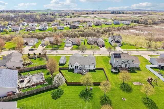 1120 Black Walnut Pass, Johnson Creek, WI 53038