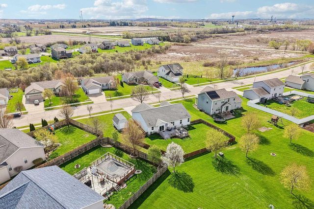 1120 Black Walnut Pass, Johnson Creek, WI 53038