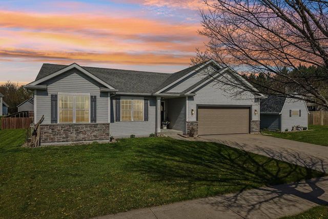 1120 Black Walnut Pass, Johnson Creek, WI 53038