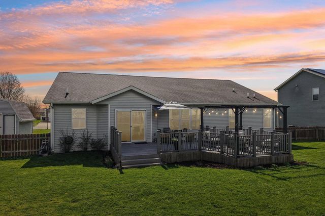 1120 Black Walnut Pass, Johnson Creek, WI 53038