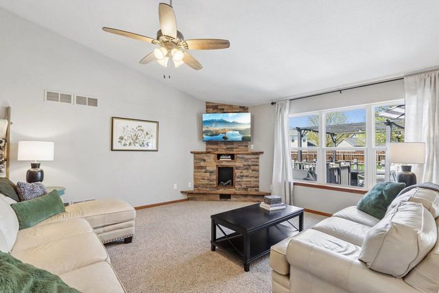 1120 Black Walnut Pass, Johnson Creek, WI 53038