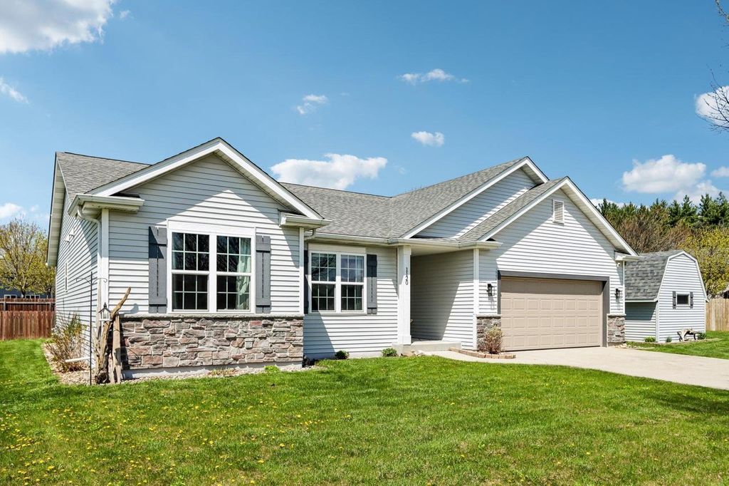 1120 Black Walnut Pass, Johnson Creek, WI 53038