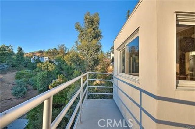 2579 Leicester Drive, Los Angeles, CA 90046