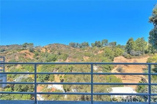 2579 Leicester Drive, Los Angeles, CA 90046