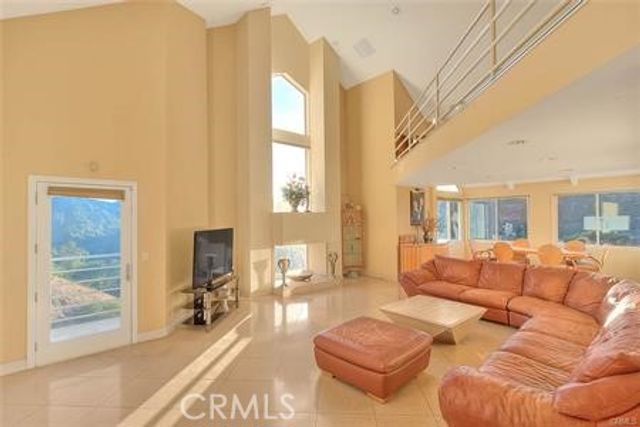 2579 Leicester Drive, Los Angeles, CA 90046