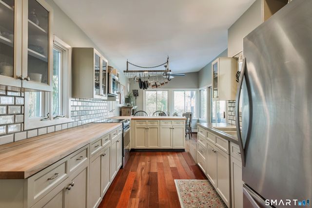 31 Splitrock Road, Norwalk, CT 06854