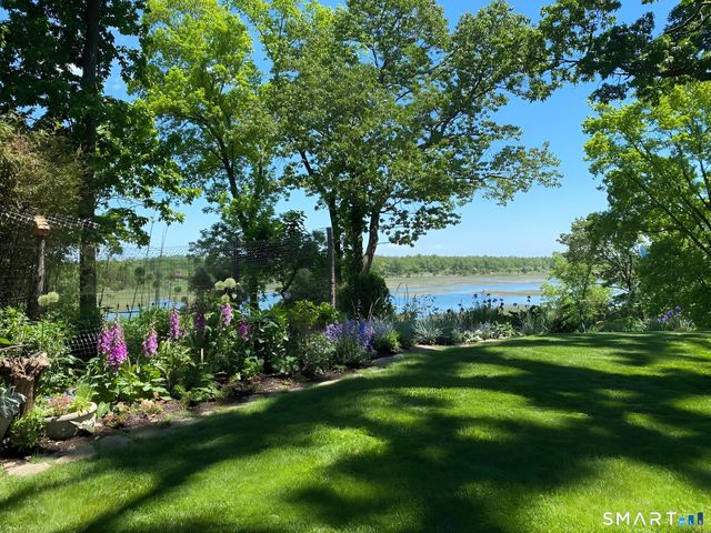 31 Splitrock Road, Norwalk, CT 06854