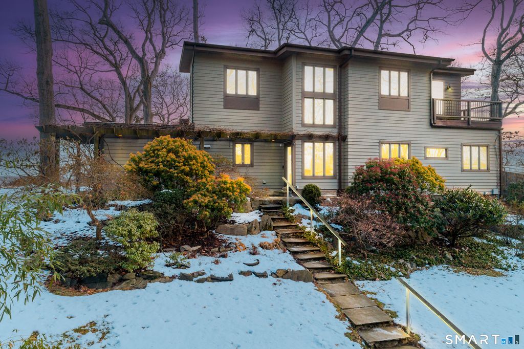 31 Splitrock Road, Norwalk, CT 06854