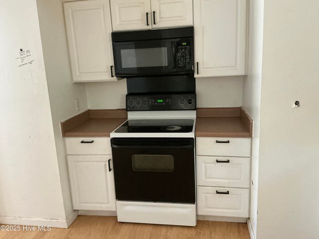 102 Tanglewood Drive, Jacksonville, NC 28540