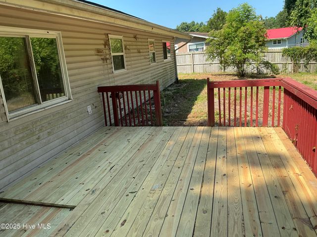 102 Tanglewood Drive, Jacksonville, NC 28540