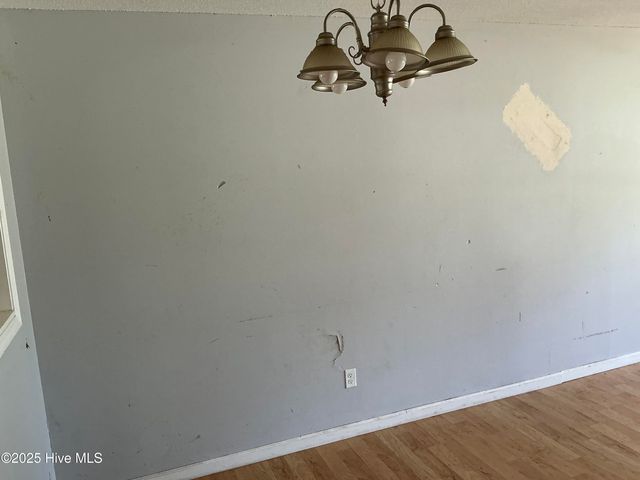 102 Tanglewood Drive, Jacksonville, NC 28540