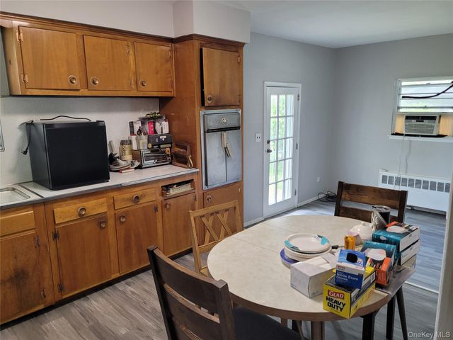 5 Thorpe Lane, East Islip, NY 11730
