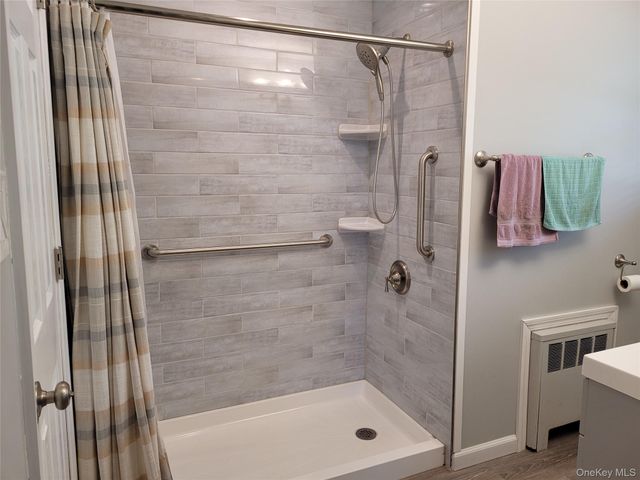 5 Thorpe Lane, East Islip, NY 11730