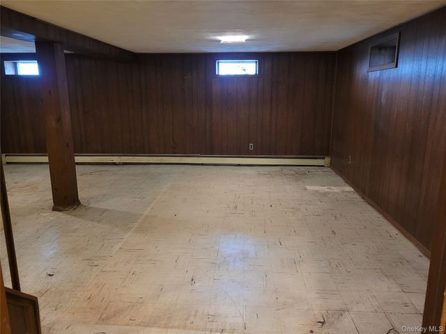 5 Thorpe Lane, East Islip, NY 11730