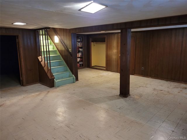 5 Thorpe Lane, East Islip, NY 11730
