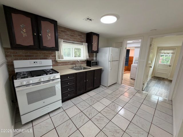 11 Cedar Avenue, North Middletown, NJ 07748