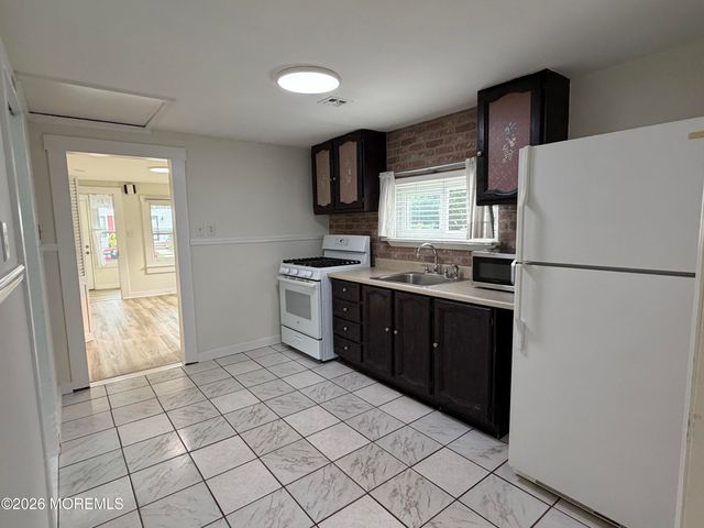 11 Cedar Avenue, North Middletown, NJ 07748