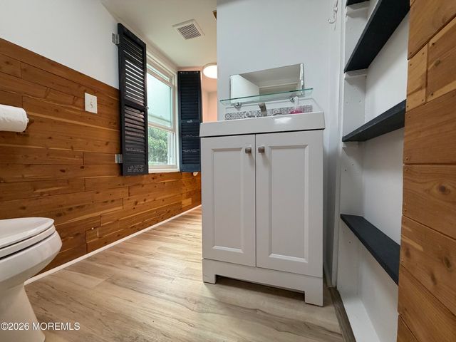 11 Cedar Avenue, North Middletown, NJ 07748